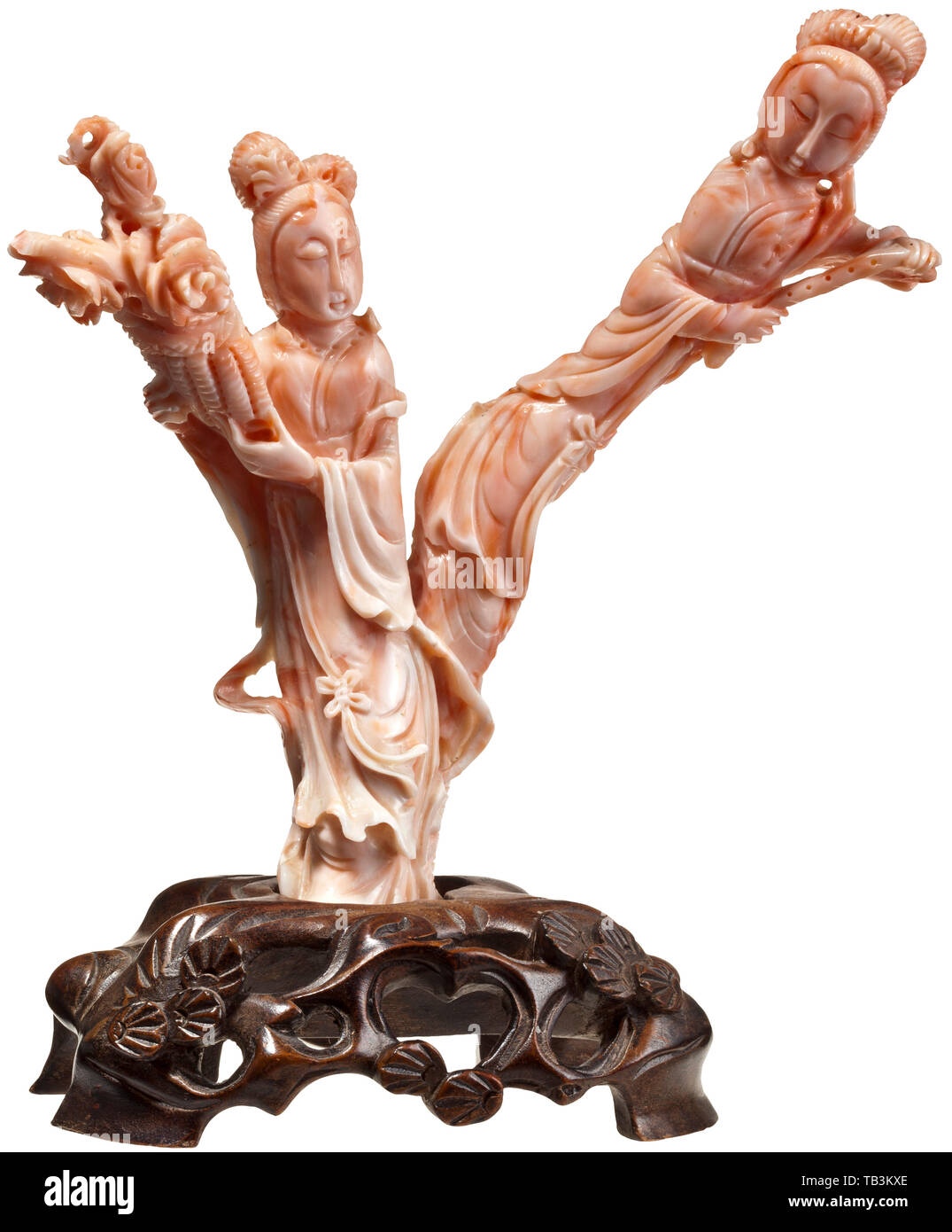 Eine Chinesische geschnitzten Coral Zweig, ca. 1880, eine geschnitzte rosa Koralle Zweig, vollständig geformtes, mit den Zahlen der zwei Mädchen in langen Gewändern. Auf einem openwork Holzsockel montiert. Gesamthöhe 16 cm. China, Chinesen, historischen, historischen des 19. Jahrhunderts, Additional-Rights - Clearance-Info - Not-Available Stockfoto