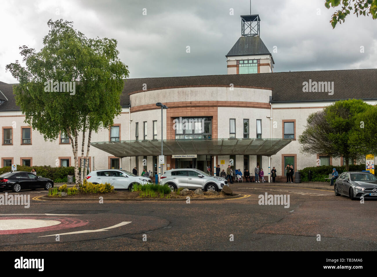 Haupteingang und Drop-off Point am Universitätsklinikum, Wishaw Lanarkshire, ein NHS-Krankenhaus. Stockfoto