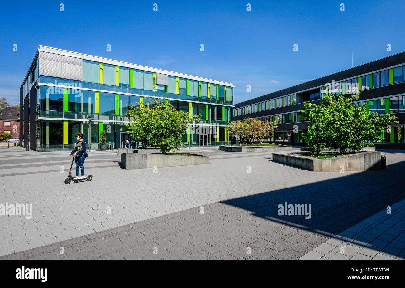 18.04.2019, Kamp-Lintfort, Nordrhein-Westfalen, Deutschland - die Euregio Rhein-Waal Hochschule für Angewandte Wissenschaften, Fakultät für Kommunikation und Umwelt, Lager Stockfoto