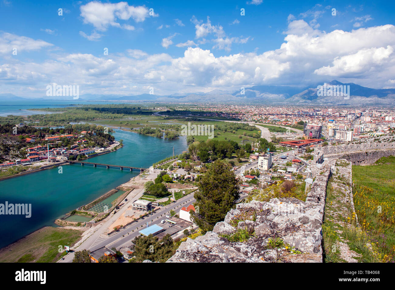 Blick von Rozafa Festung über der Stadt Shkodra, Albanien. Stockfoto