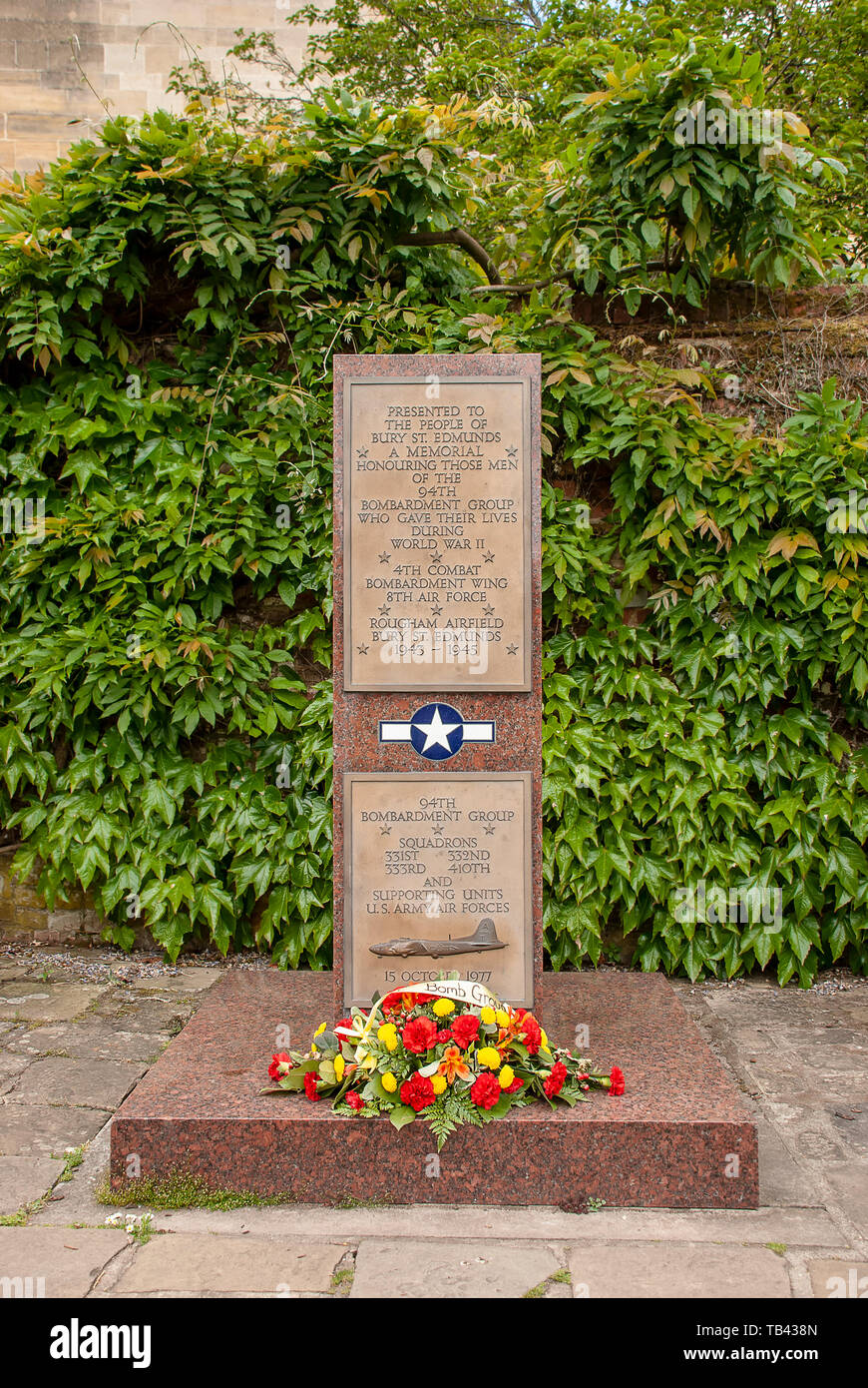 Denkmal für die 94Th Bombardement Gruppe der United States Army Air Force in den Gärten von St. Edmundsbury Cathedral, Bury St. Edmunds, Suffolk, Großbritannien Stockfoto
