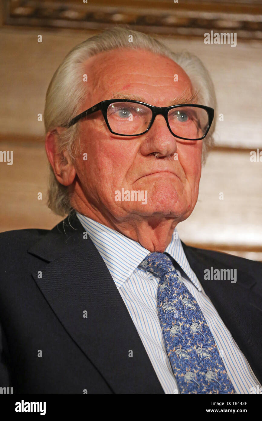 Michael Heseltine bei einer Veranstaltung für die Zukunft der britischen Politik an der Kirche Haus in Westminster, London diskutieren. Stockfoto Michael Heseltine bei einer Veranstaltung für die Zukunft der britischen Politik an der Kirche Haus in Westminster, London diskutieren. Stockfoto