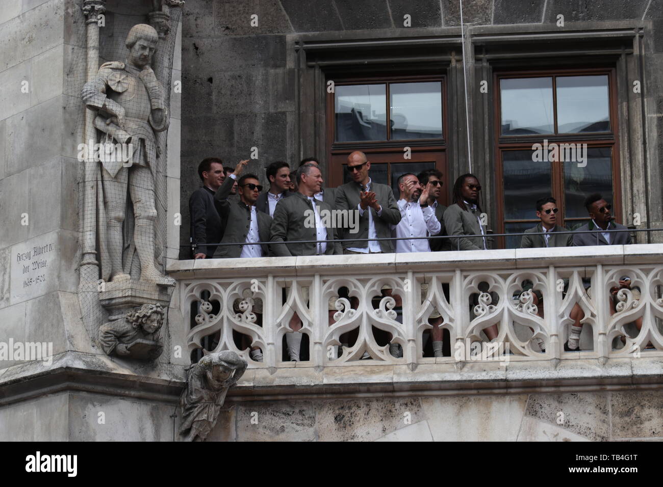 Robert Kovac, Niko Kovac, Karl-Heinz Rummenigge und Hans-Wilhelm Müller-Wohlfahrt bei der Meisterfeier des FC Bayern München mit dem Balkon des Rathau Stockfoto