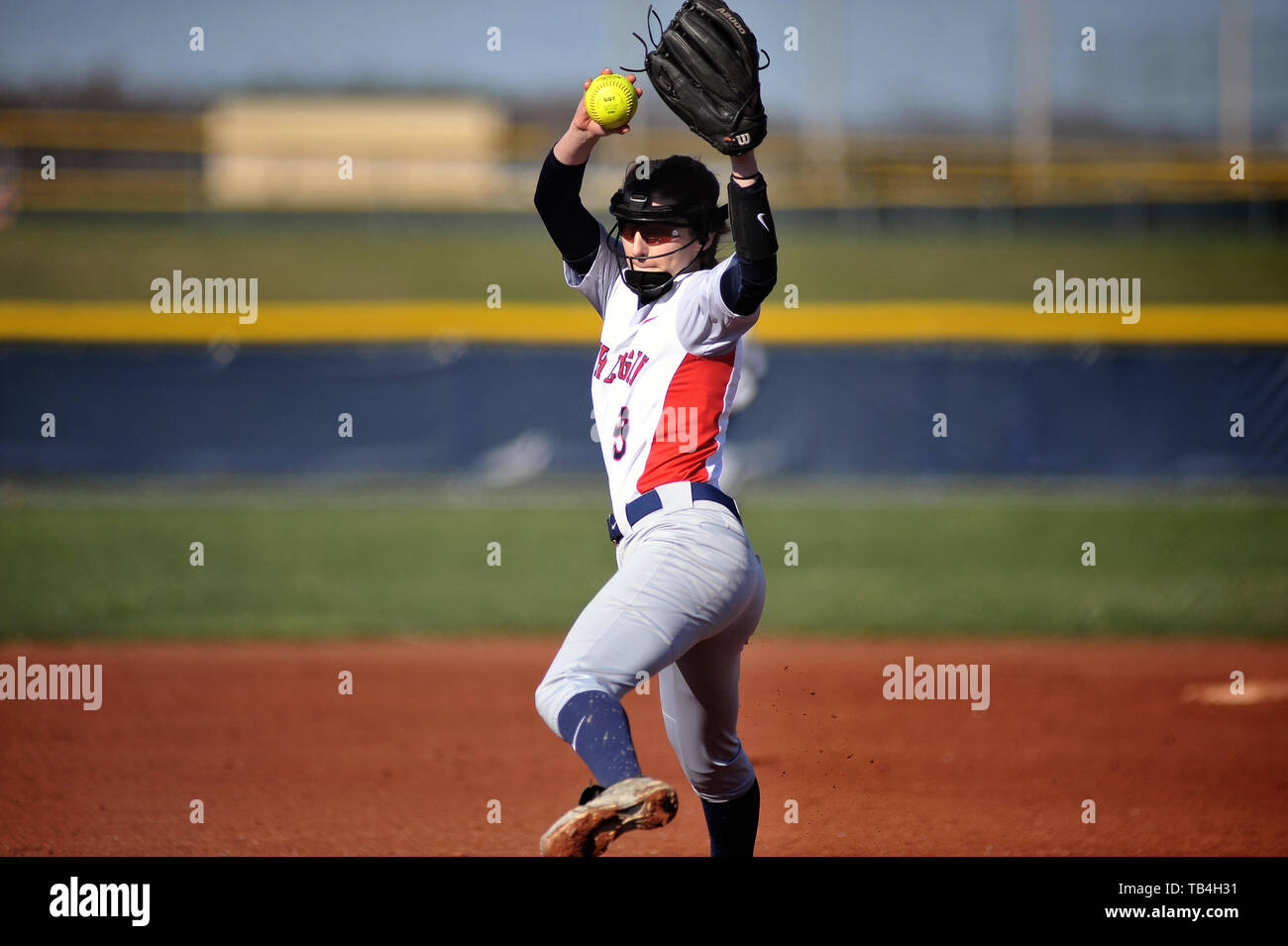 Krug in den Kreis für die Bereitstellung von einem Pitch zu einem wartenden Norden hitter. USA. Stockfoto