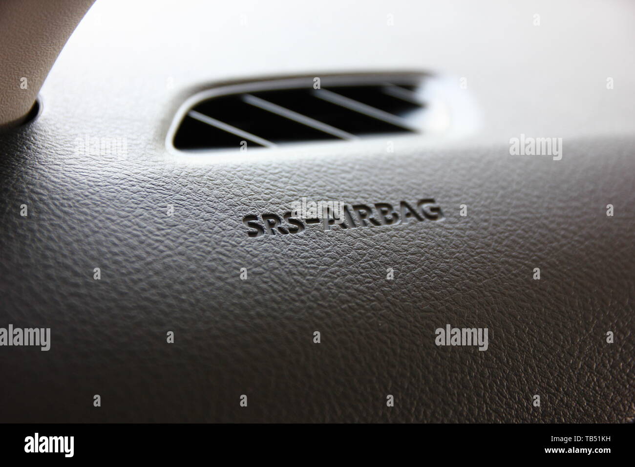 Airbag, neues Auto auf verkaufen in den Automobilhersteller hinzufügen mehr Sicherheit als Verkaufsargument für Produkte. Stockfoto