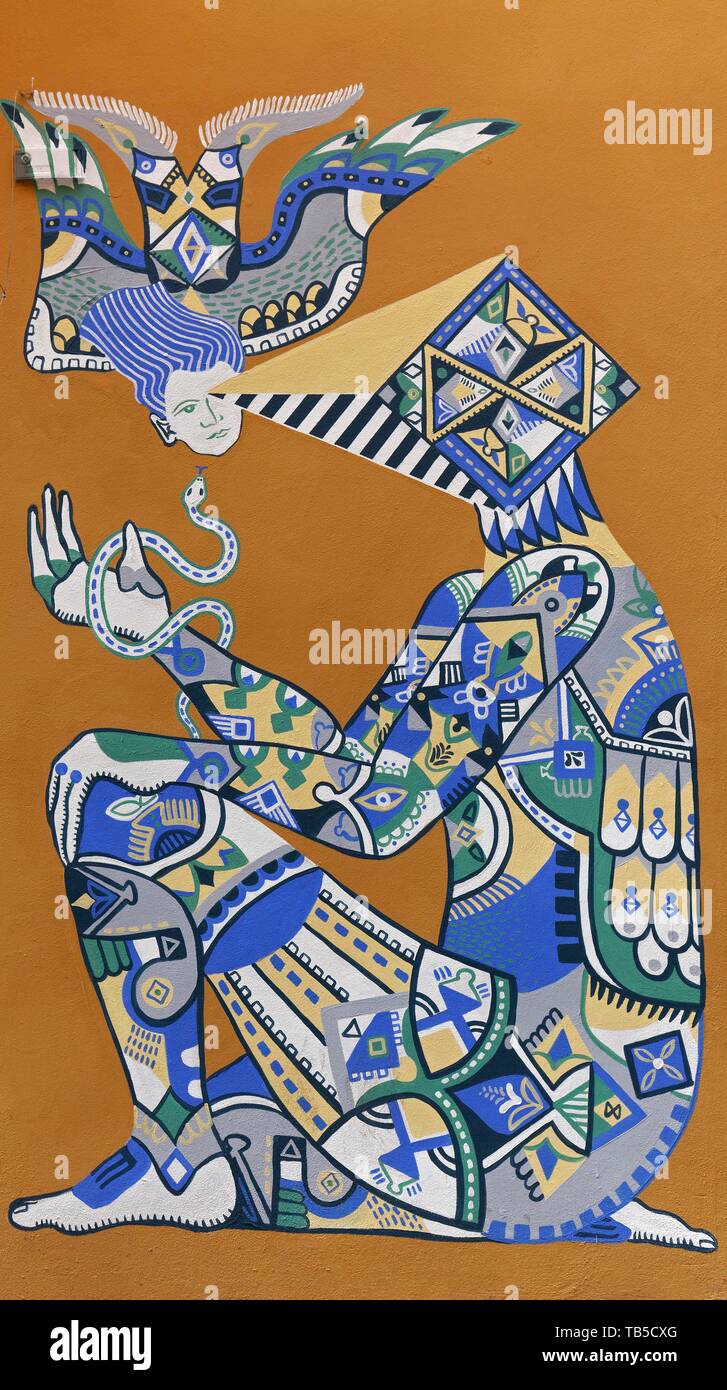 Mythologische Figur aus Ornamenten, Wandmalerei die Valencianischen street art Künstler Disneylexya, Altstadt El Carme, Valencia, Spanien Stockfoto