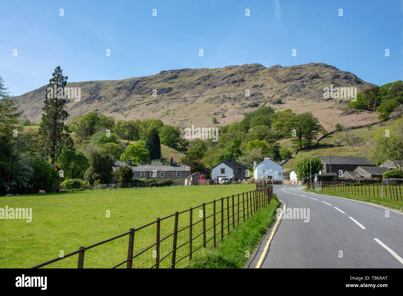 Der malerische Weiler Seatoller, Borrowdale, in der Nähe von Keswick, Lake District, Cumbria, Großbritannien mit traditionellen Steinhäusern Stockfoto