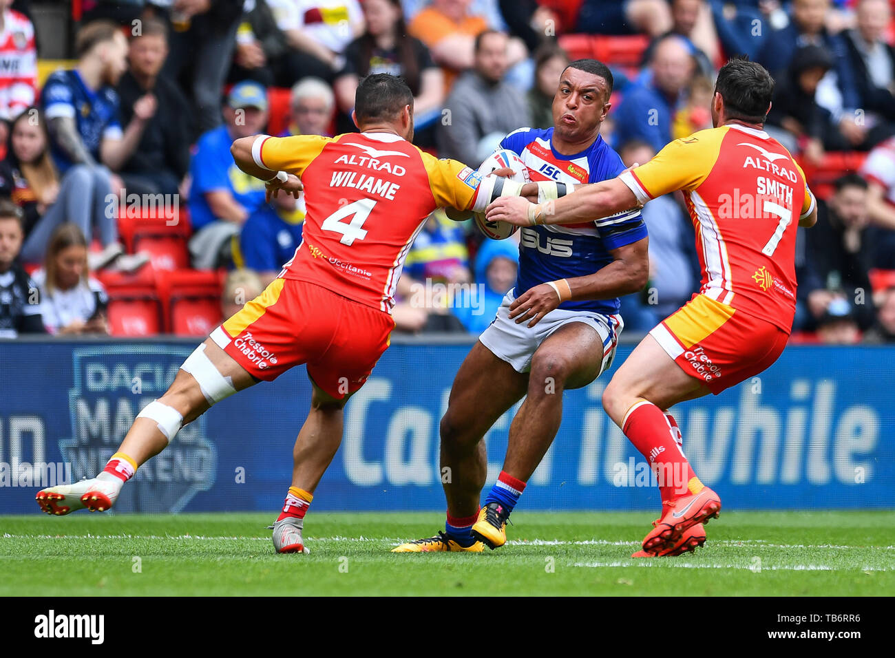 25. Mai 2019, Anfield Stadion, Liverpool, England; Dacia magische Wochenende, Betfred Super League Runde 16, Wakefield Trinity vs Katalanen Drachen; Reece Lyne (4) Wakefield Trinity wird von Brayden Wiliame (4) der Katalanen Drachen Kredit angegangen: Craig Thomas/News Bilder Stockfoto