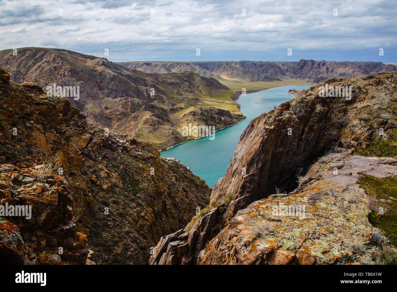 Ili-flusses im Frühjahr. Kasachstan. Almaty Region. Die Quelle ist in China. Es fließt in den See Balkhash Stockfoto