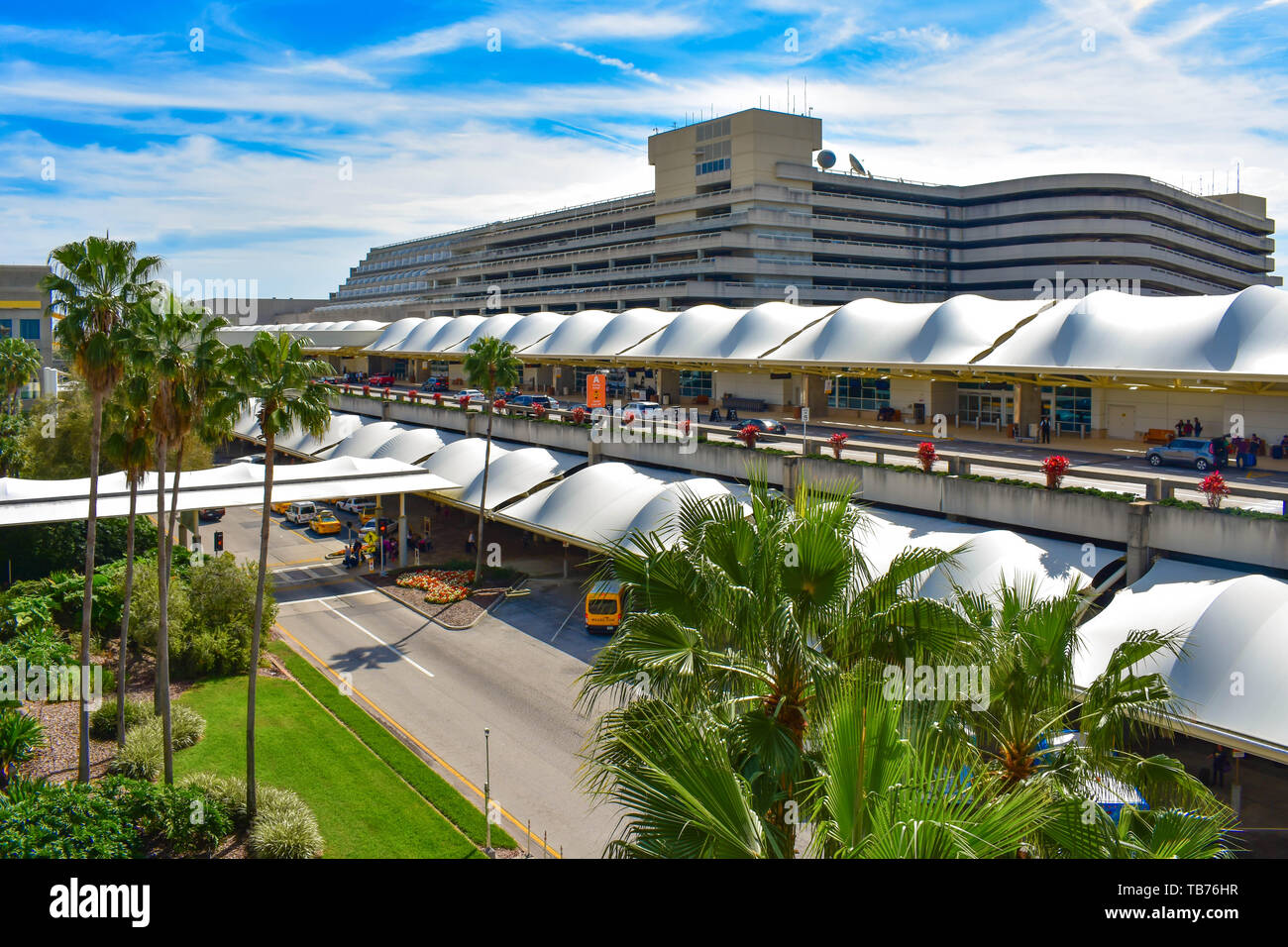 Orlando, Florida. März 01, 2019. Panoramablick von Terminal A, Parkhaus eine Orlando am internationalen Flughafen (2) Stockfoto