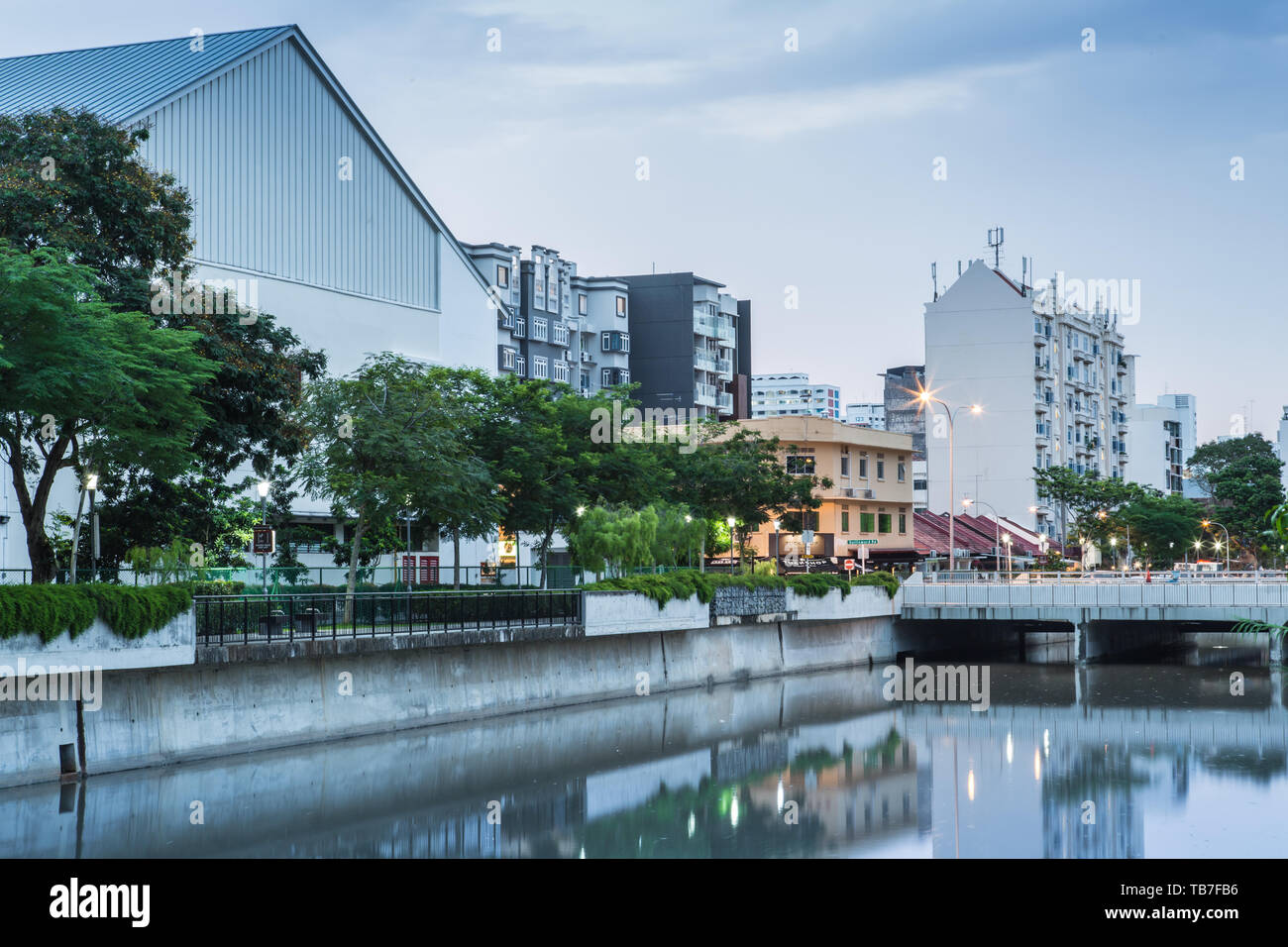 Singapur - Jun 1 2017: Geylang Fluss Gebäude und Landschaft Stockfoto