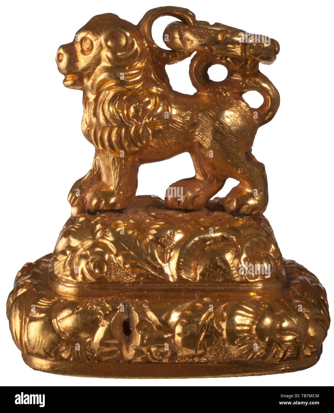 König Ludwig II. von Bayern - eine goldene Uhr fob-Dichtung, Gold, keine Markierungen. In der Form der bayerische Löwe auf einem Podest gearbeitet. Am Hals eine Öse mit einem goldenen Ring. Fein graviert Monogramm "L" durch "ein König Krone auf der Oberfläche der Dichtung von Achat Stein überwunden. Ca. 26 mm, Oberfläche der Dichtung Ca. 22 x 25 mm, Gewicht Ca. 16,5 g. USA - Los. Bayern, Bayrisch, Deutsch, Deutschland, Süddeutschland, im Süden von Deutschland, Royal, Objekt, Objekte, Fotos, Militaria, Clipping, Ausschneiden, Ausschneiden, Ausschnitten, historischen, historischen des 20. Jahrhunderts, Additional-Rights - Clearance-Info - Not-Available Stockfoto