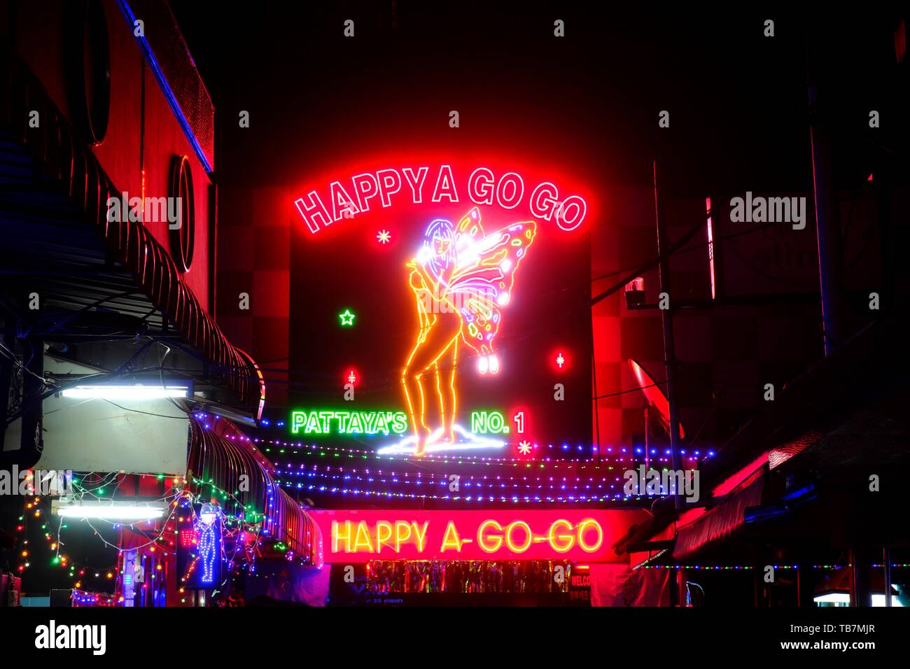 Walking Street, Bars, Fußgängerzone, beleuchtete Werbung, glücklich einen Go Go, Discos, Nachtleben, Pattaya, Chonburi, Thailand Stockfoto