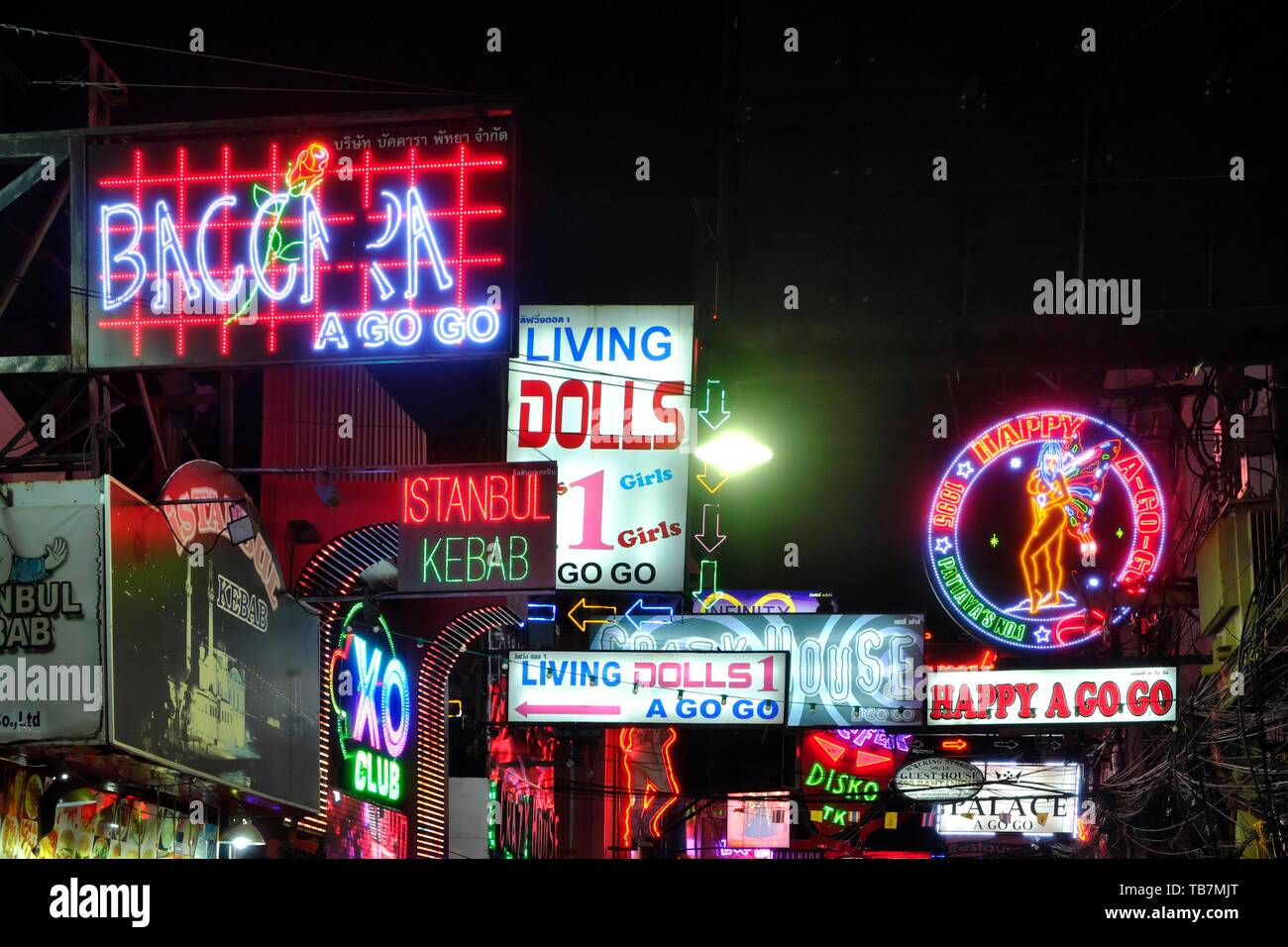Walking Street, Bars, Fußgängerzone, beleuchtete Werbung, Discos, Nachtleben, Pattaya, Chonburi, Thailand Stockfoto