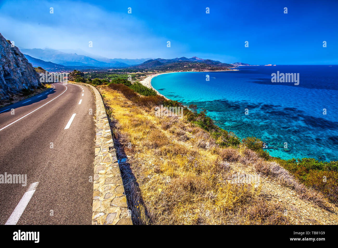 Schöne Aussicht auf Plage de Lozari in der Nähe von Lile Rousse, Korsika, Frankreich, Europa. Stockfoto