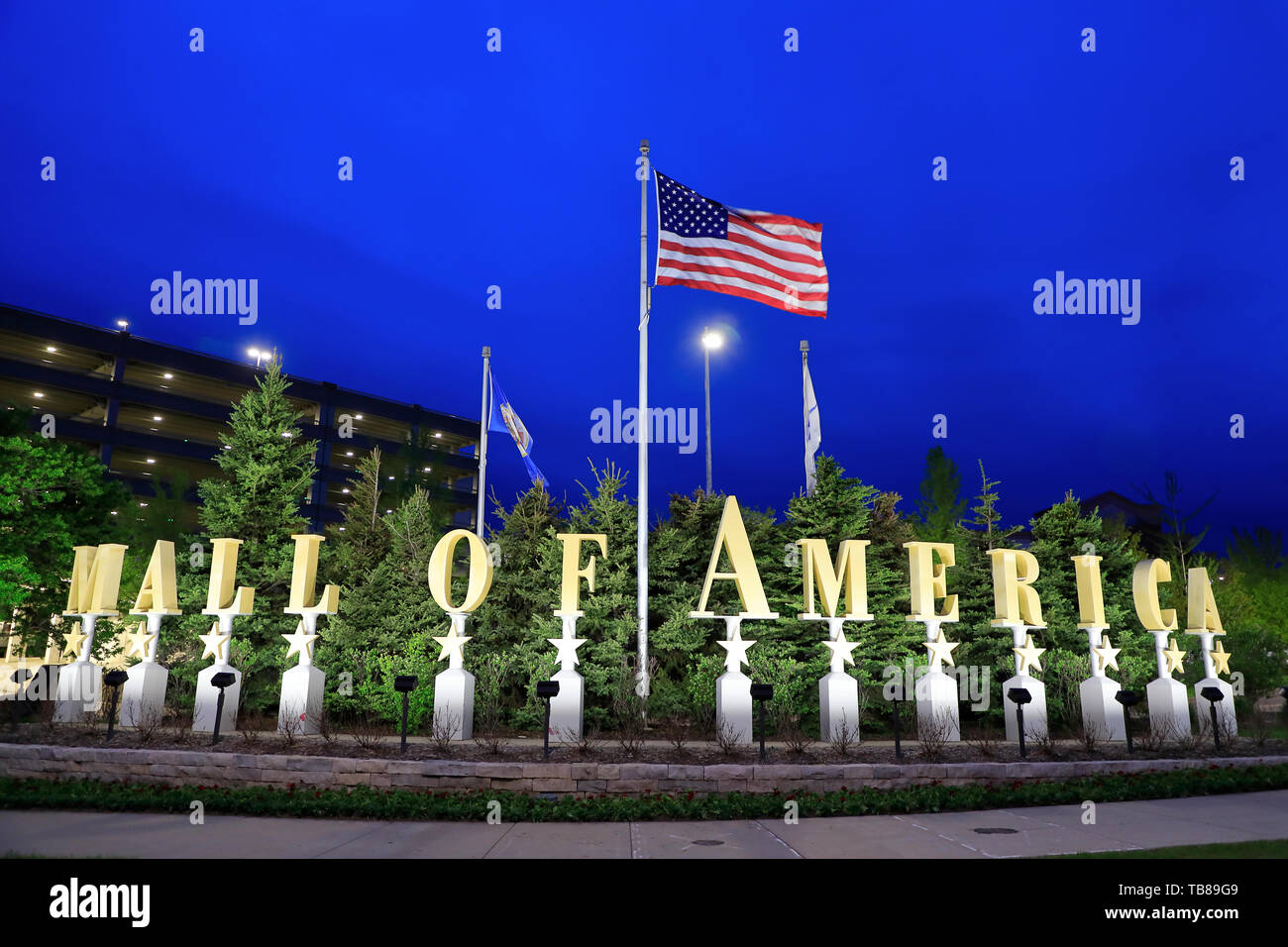 Nacht Blick auf Zeichen der Mall von Amerika name Zeichen außerhalb der Mall of America, die grösste Shopping Mall in den USA. Bloomington. Minnesota. USA Stockfoto