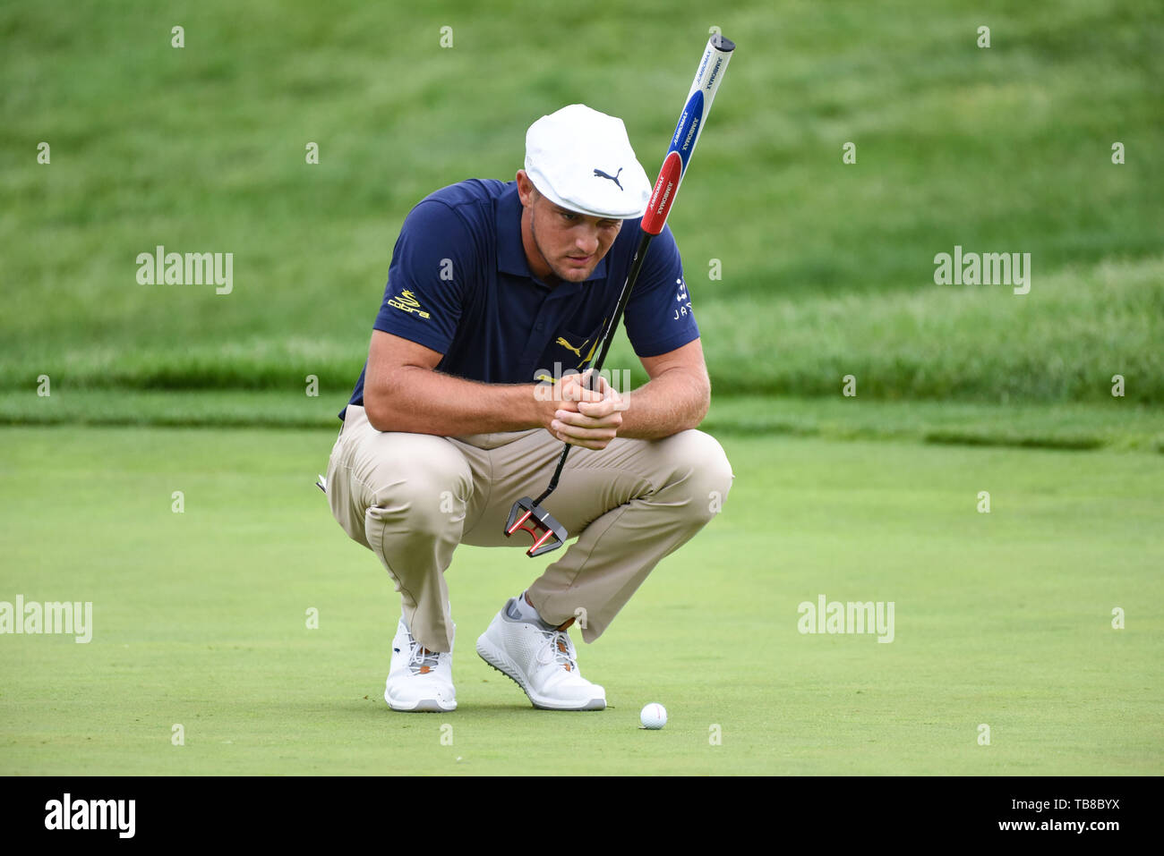 Mai 30, 2019: Bryson Dechambeau Augen seinen Schlag in der ersten Runde spielen am Memorial Day 2019 Turnier durch Allgemein bei Muirfield Village Golf Club in Dublin, OH vorgestellt. Austyn McFadden/CSM Stockfoto