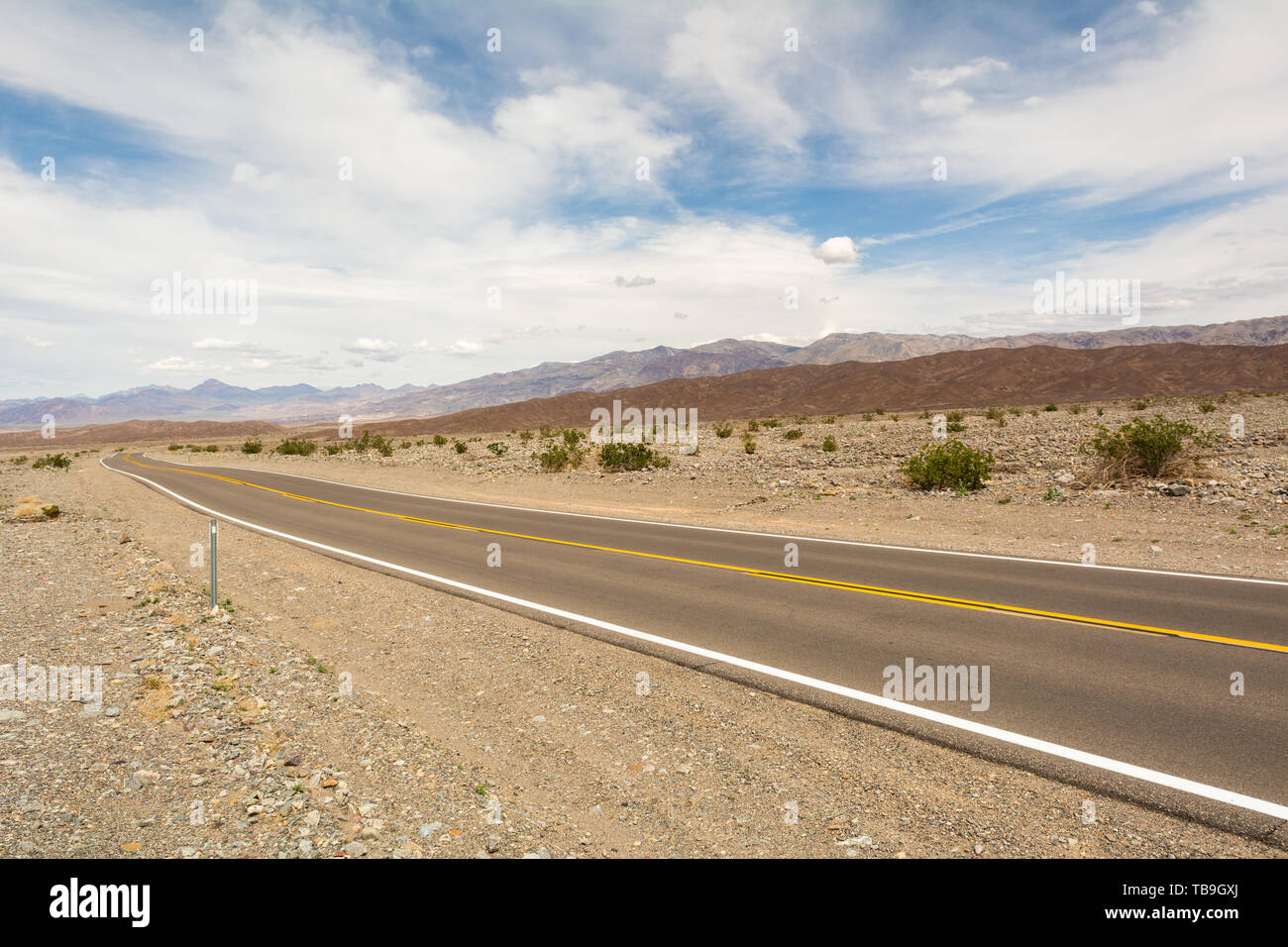 Straße durch Death Valley National Park in Kalifornien. USA Stockfoto