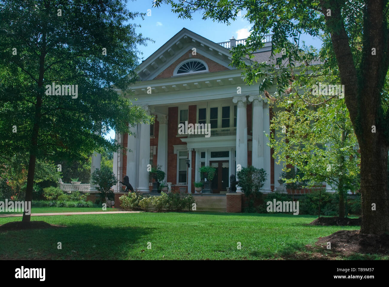 Highland House ist dargestellt in Columbus, Mississippi, Aug 16., 2010. Die 9.000 Quadratmeter große historische Haus stellt die griechischen Revival Stil. Stockfoto