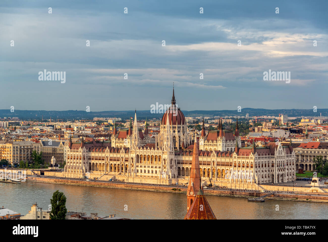 Schöne am späten Nachmittag Stadtbild des ungarischen Parlaments in Budapest, Ungarn Stockfoto