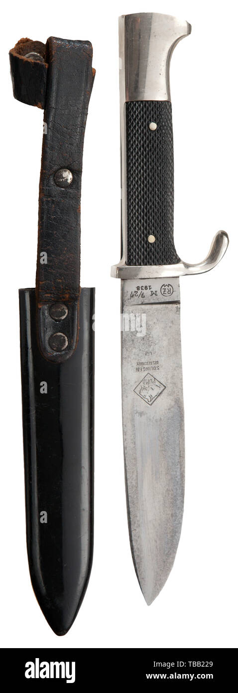 Die John PEPERA SAMMLUNG, ein Hitler Jugend Messer mit Motto Ätzen,  TEEKOCHER M 7/27, 1938, Puma, Solingen. Polierte Klinge (Verschleiß und  Vergrauen) mit geätzten Motto und Logo des Herstellers und "rzm M