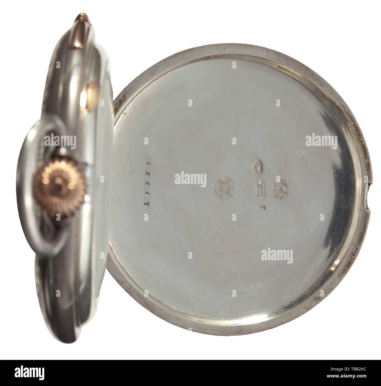 Hermann Göring - eine Präsentation Taschenuhr von Carin Göring, 1924 Silber Armbanduhr mit Hunter Fall aus der Werkstatt von Gustav Schulze, Gericht Uhrmacher in München. Hochwertige, Bewegung montiert mit Rubinen, mit Stunde Repeater. Auf der Vorderseite eine fein gravierte Darstellung von St. George, einer der St. Hubert auf der Rückseite, die jeweils durch eine Inschrift in Latein, die Präsentation Inschrift rund um die St. Hubertus Szene sagen umgeben: "Zu meinem geliebten Hermann, Waidmannsheil (Hunter's Gruß) immer von seinem carin, Innsbruck, 12. Januar 1924". Markierung von Feinheit für Silber. Durchmesser 60 mm. Th, Editorial-Use - Nur Stockfoto