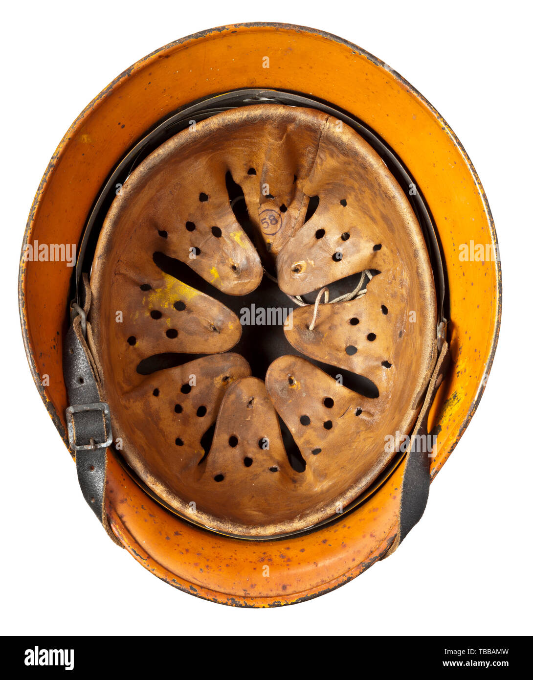 Schutzkleidung, Helme, Deutscher stahlhelm M 40, eingeführt 1940, Orange lackiert, vielleicht niederländischen Widerstand, Futter, Editorial-Use - Nur Stockfoto