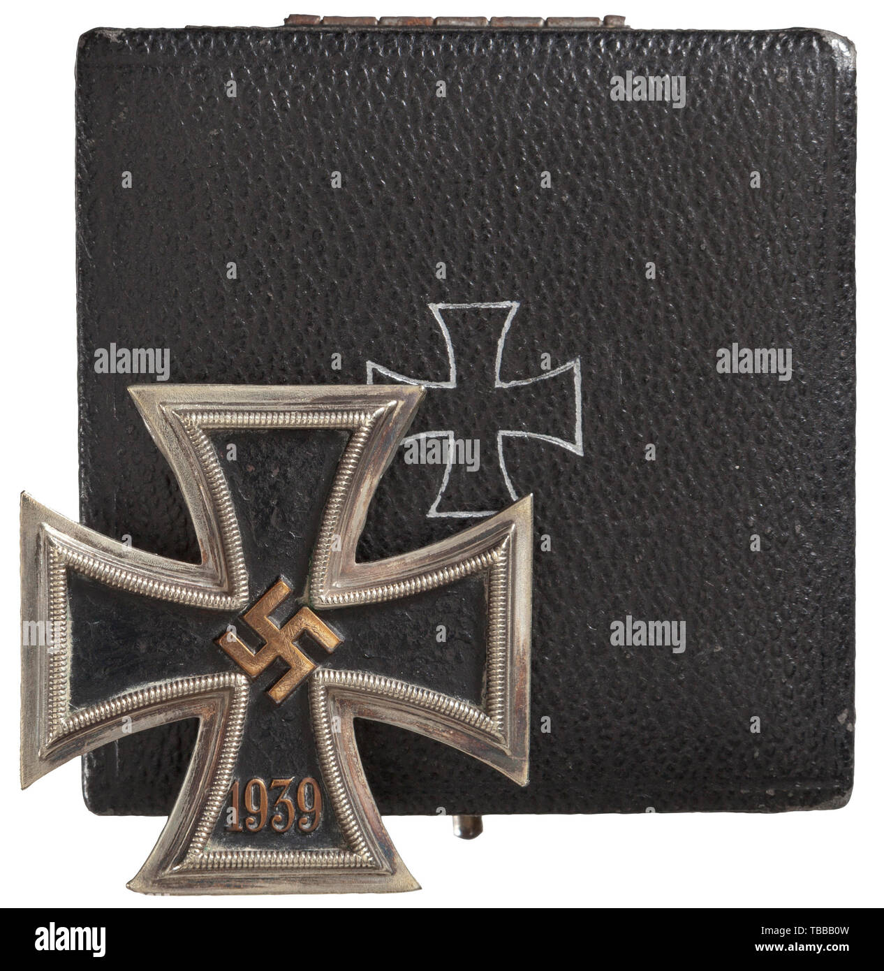 Die John PEPERA SAMMLUNG, ein Eisernes Kreuz 1939 1.Klasse mit der Verleihung Fall, versilbert Rahmen, Eisenkern mit umfangreichen Alter zu schwarz malen. Hakenkreuz und Datum Kupferschicht ausgesetzt. Cola Flasche Pin, "L/11' für Wilhelm Deumer Stempel unten verfangen. Schwarz Kunstleder mit faksimile auf dem Deckel. Innen weiß Seide Deckel gestempelt in schwarzer Tinte' Paul Meybauer Berlin"., Editorial-Use - Nur Stockfoto