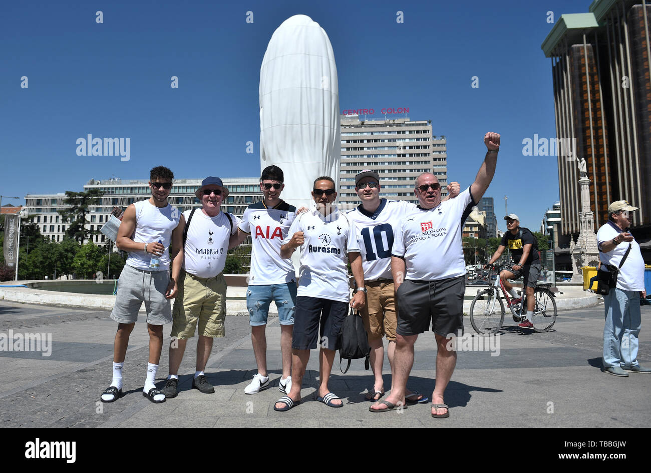 Tottenham Hotspur Fans in Plaza de Colon in Madrid, Spanien. Stockfoto