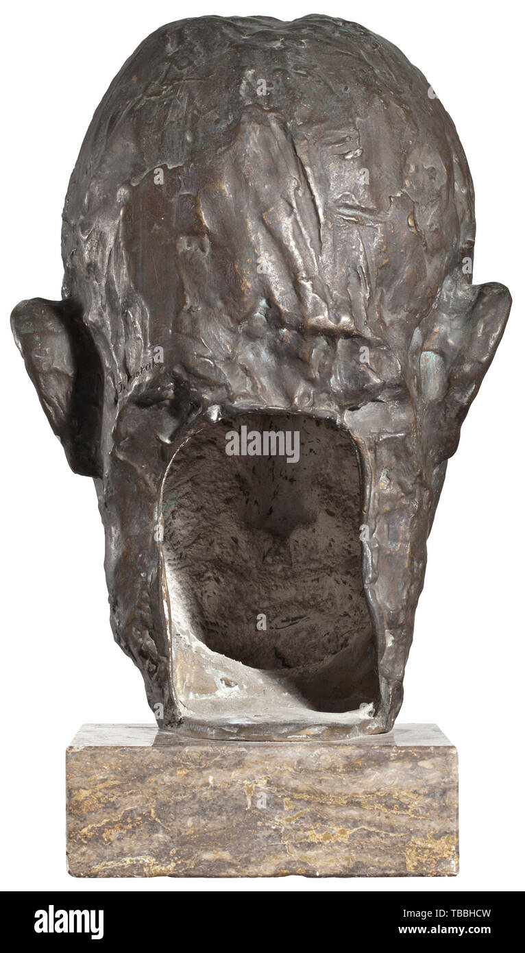 Josef Thorak (1889 - 1952) - eine lebensgroße bronzene Porträtbüste von Ernst "Putzi" Hanfstaengl, dating 1934 Bronze mit schöne dunkelbraune Patina. In den Nacken "J. unterzeichnet Thorak'. Höhe 35 cm. Auf Marmorsockel, Höhe 42,5 cm. Abgesehen von Arno Breker und Josef Thorak war die wichtigste Bildhauer des Dritten Reiches. Vor dem Krieg hatte Hitler ein großes Studio für ihn gebaut in Baldham bei München acco des 20. Jahrhunderts, Editorial-Use - Nur Stockfoto