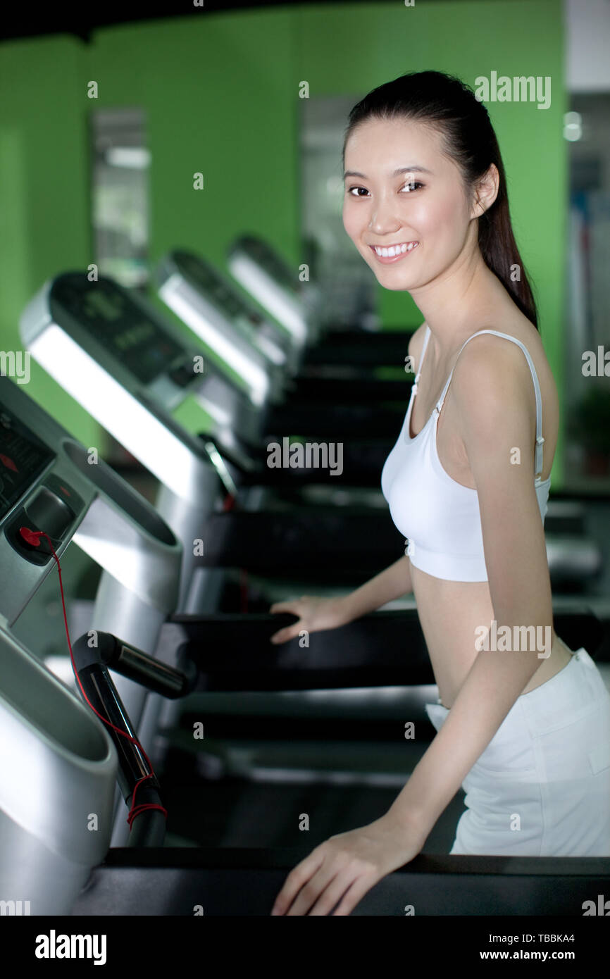 Fitness im Fitnessbereich Stockfoto