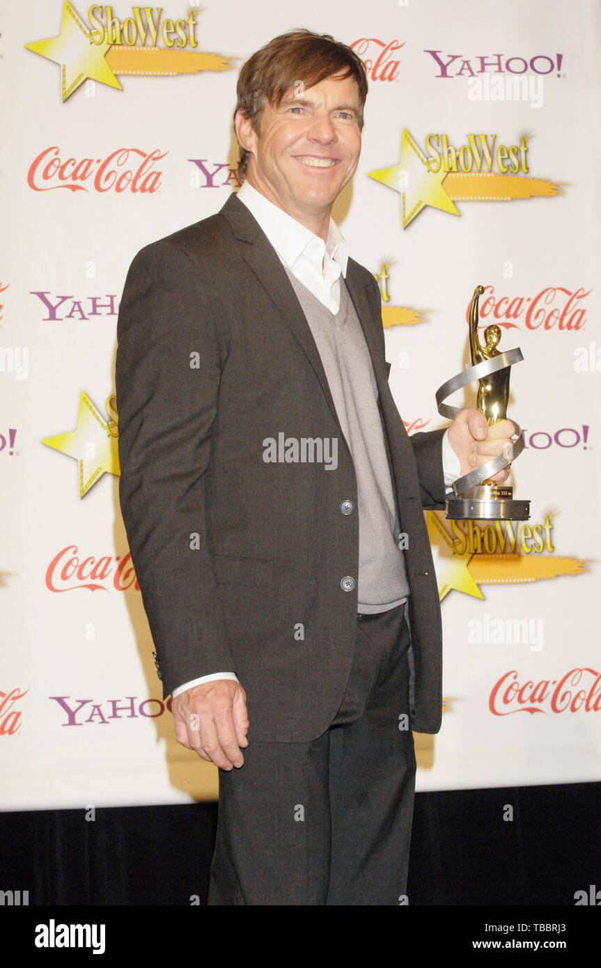 Schauspieler Dennis Quaid, Empfänger der männliche Star des Jahres, kommen an der ShoWest Awards Zeremonie an der Paris Las Vegas während ShoWest, der offiziellen Convention der Nationalen Vereinigung der Theater Eigentümer, 2. April 2009 in Las Vegas. Stockfoto