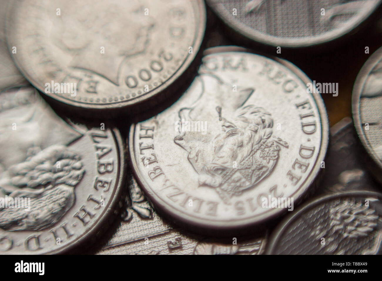 Stapel der Britischen 5 Cent Münzen Stockfoto