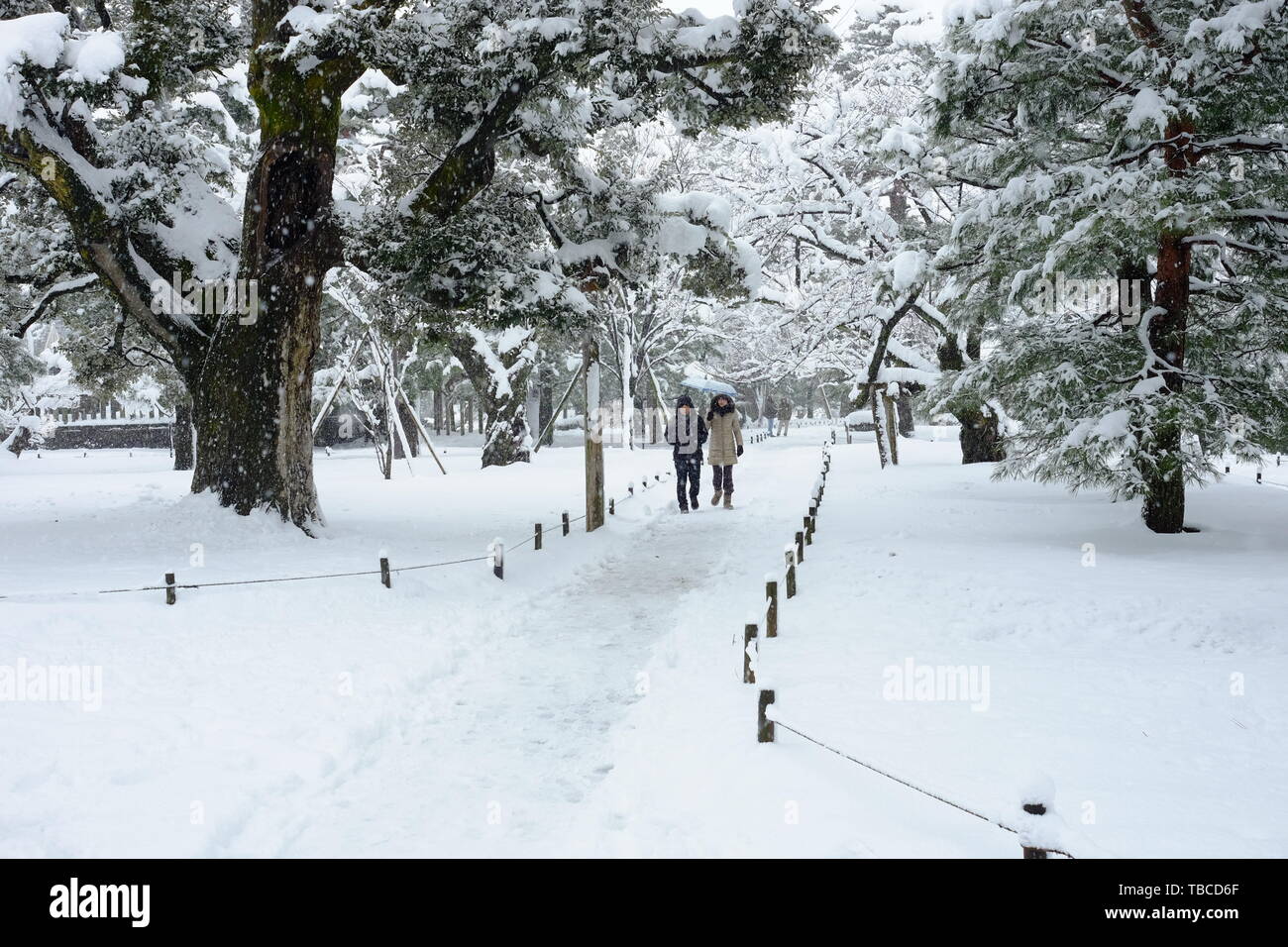 Kenrokuen Garten in Kanazawa City im Winter schnee Stockfoto