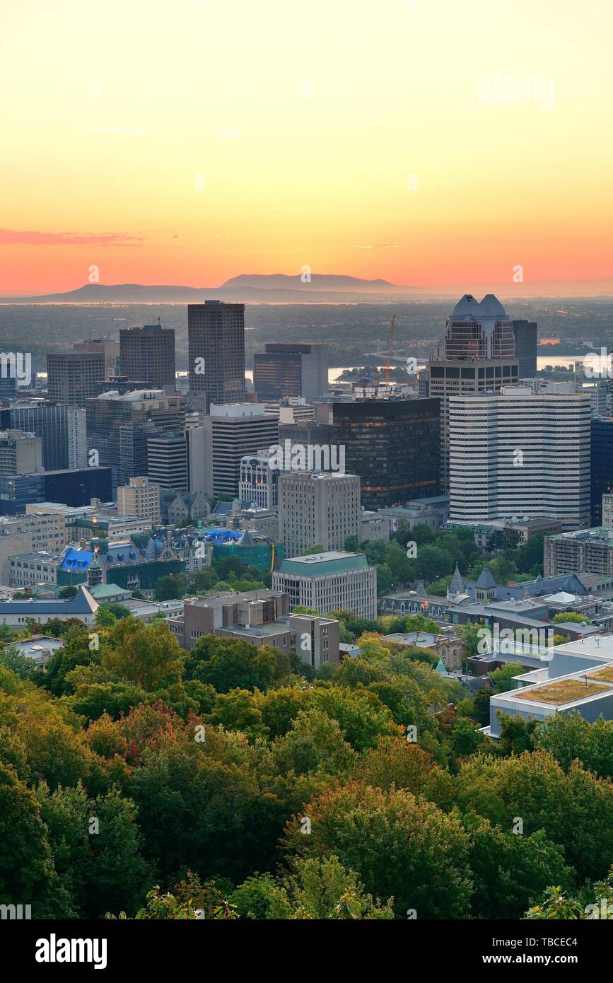 Montreal-Sonnenaufgang am Morgen vom Mont Royal mit Skyline der Stadt betrachtet Stockfoto