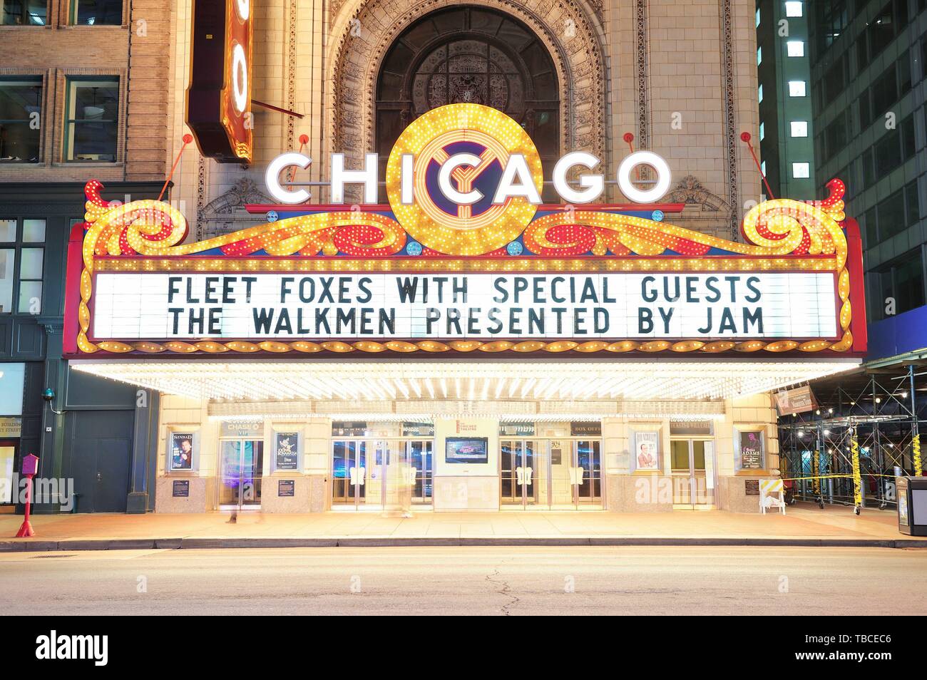 CHICAGO, IL-Okt 6: Chicago Theater am 6. Oktober in Chicago, Illinois, 2011. In 1921, Chicago Theater war das Flaggschiff der B&K Gruppe und wurde als Chicago Landmark 1983 aufgeführt. Stockfoto