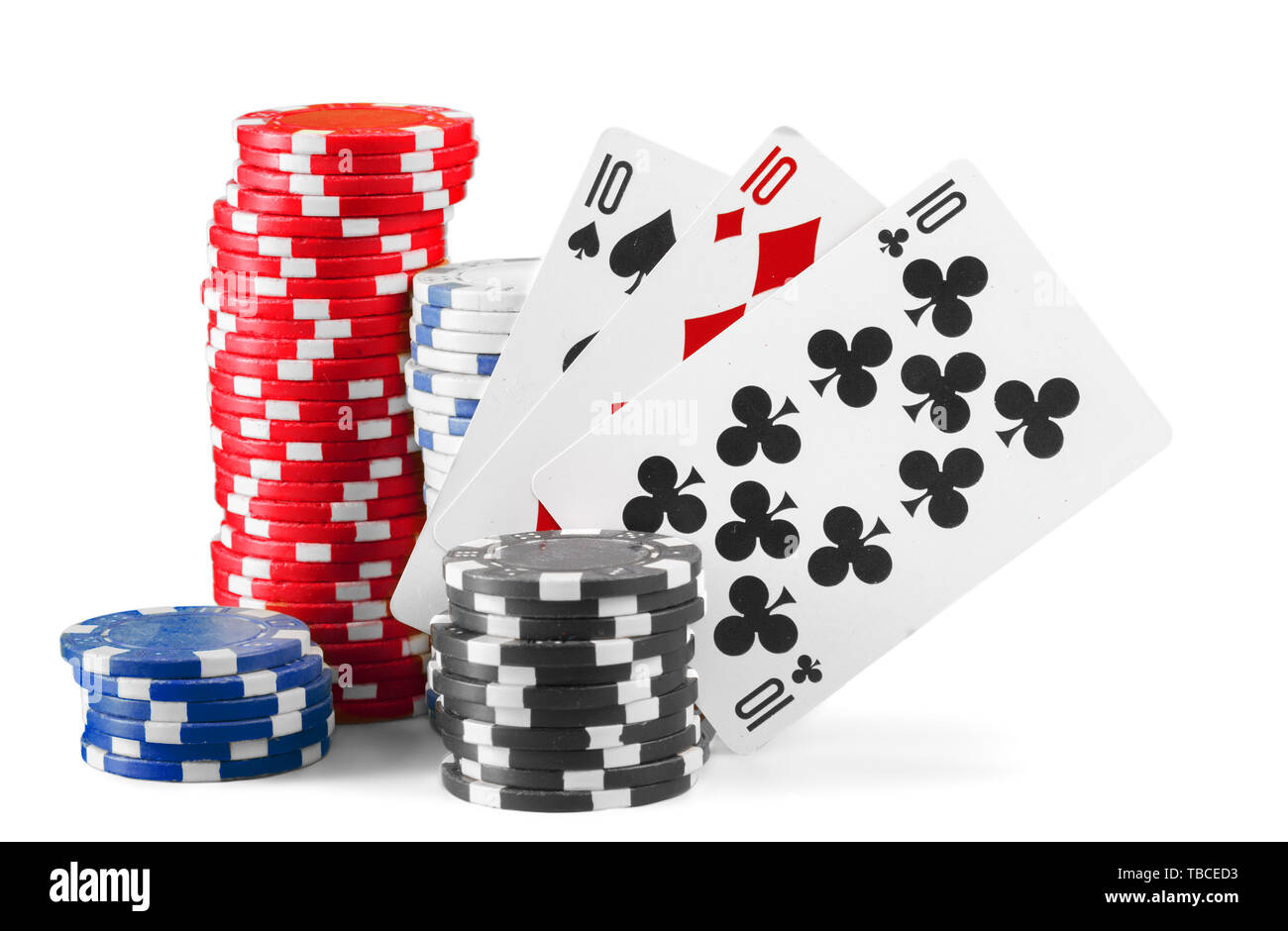 Casino-Chips, die isoliert auf weißem Hintergrund Stockfoto