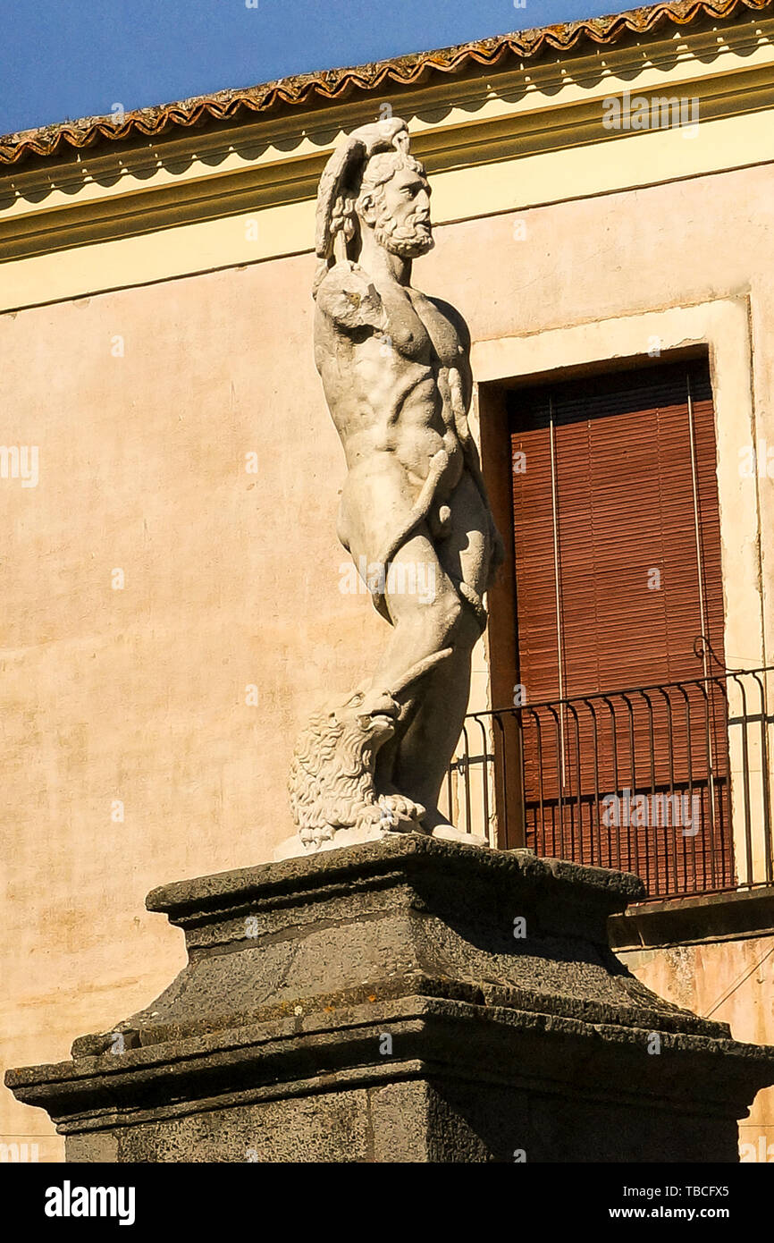 Skulpturen auf den Straßen von Randazzo, Provinz Catania, Italien. Stockfoto