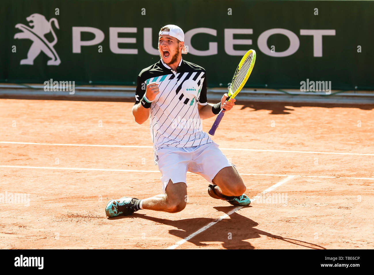 Französisch. 01. Juni 2019, Frankreich (France), Paris: Tennis: Grand Slam/ATP-Tour, French Open, singles, Männer, 3. Runde, Struff (Deutschland) - coric (Kroatien): Jan-Lennart Struff aus Deutschland Jubel nach dem Gewinn des Spiels. Foto: Frank Molter/dpa Stockfoto