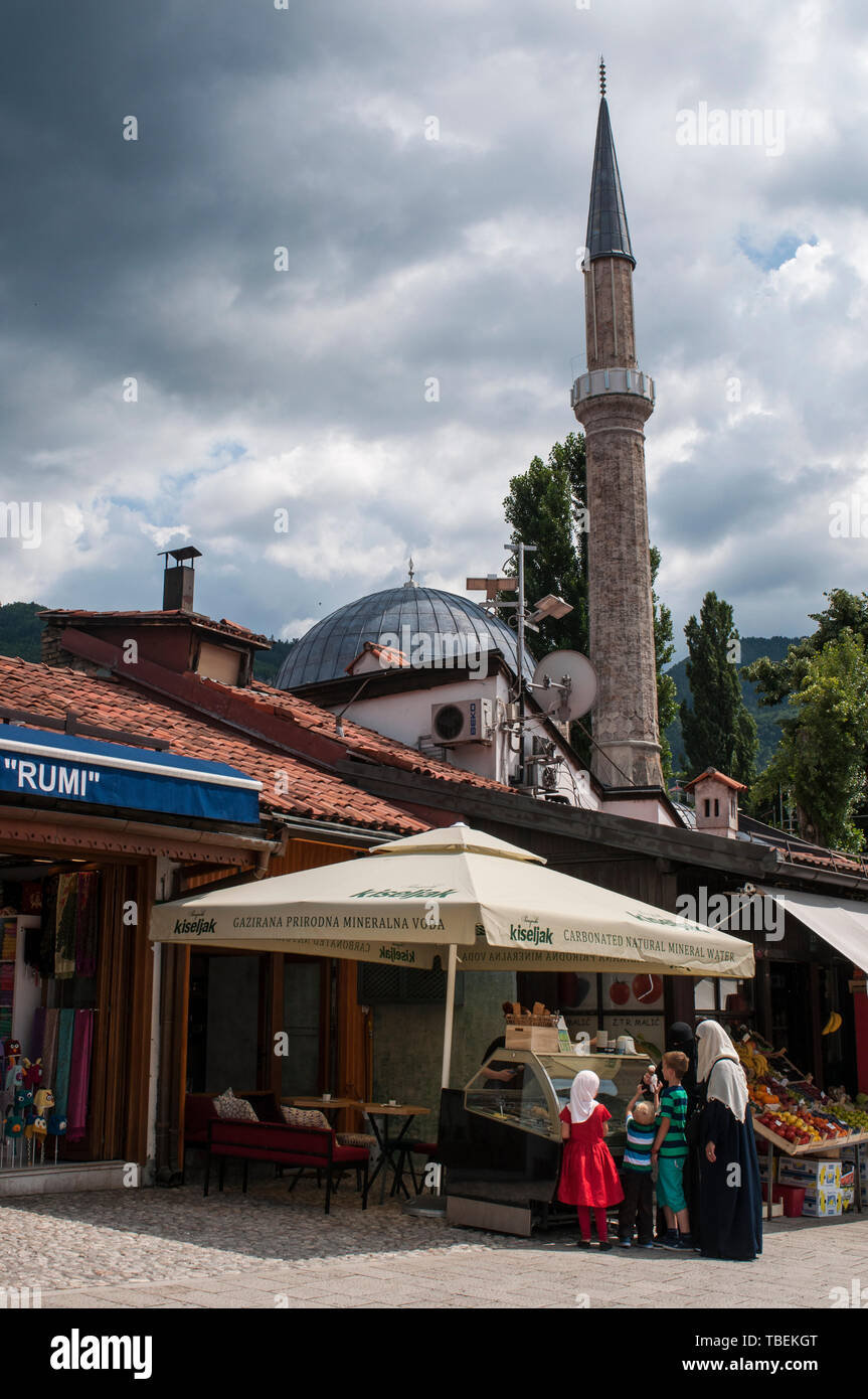 Bosnien und Herzegowina: Blick von Bascarsija Square, der alte Basar und dem historischen und kulturellen Zentrum von Sarajevo seit dem 15. Jahrhundert Stockfoto