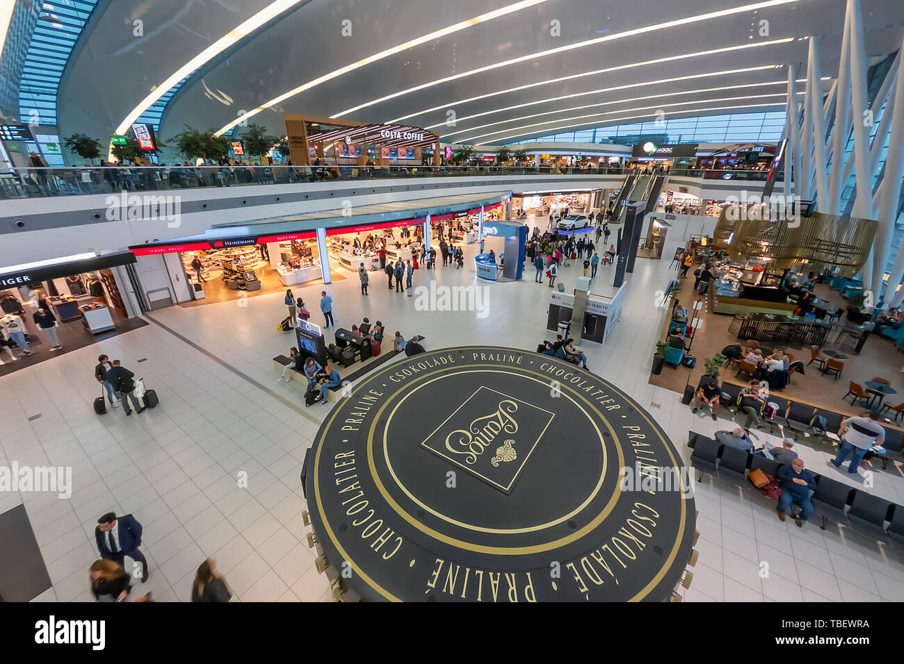 Abflughalle bei Budapest Ferenc Liszt International Airport (BUD) ist einer der verkehrsreichsten Flughäfen in Mittel- und Stockfoto