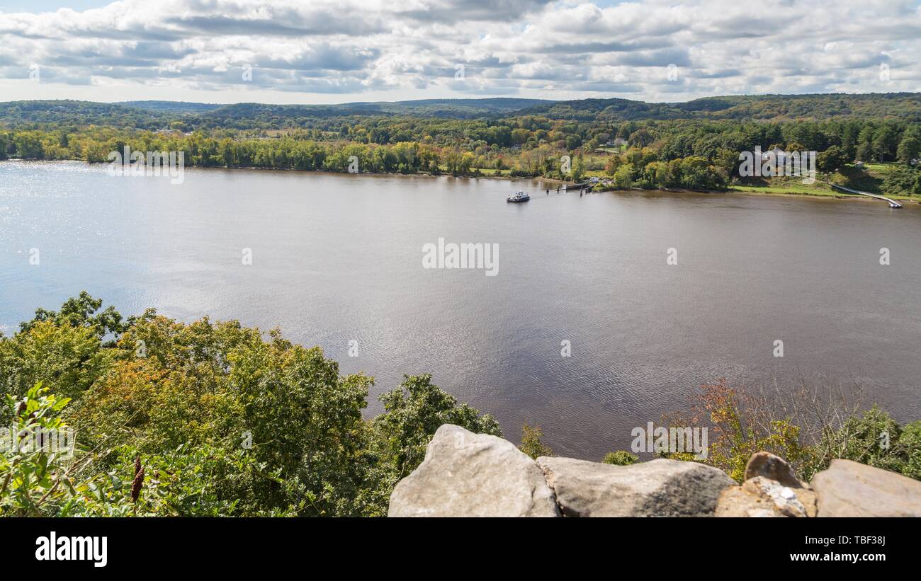 Anzeigen von Gilette Schloss am Connecticut River, Autofähre, Gillette Castle Chester Ferry State Park, Connecticut River, Lyme, Connecticut, USA Stockfoto