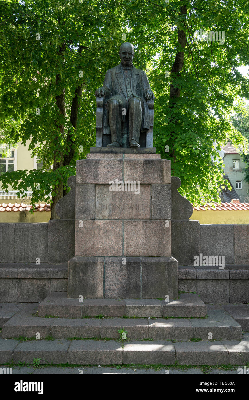 Vilnius, Litauen. Mai 2019. Die Statue von Jozef Montwill im Hof von Vilnius die Heilige Kirche der Himmelfahrt der Jungfrau Maria Stockfoto