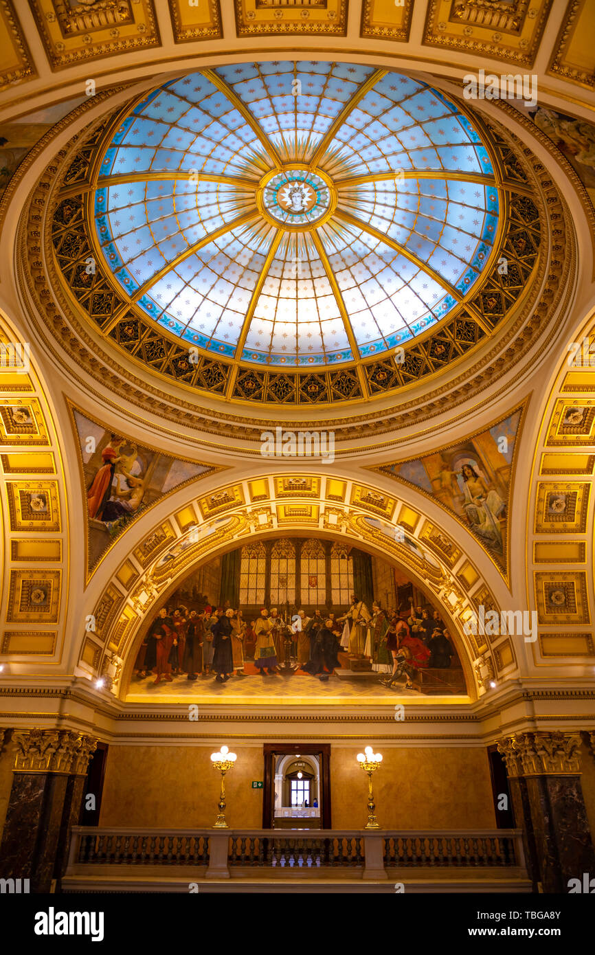 Dach des Pantheon im Nationalmuseum im neo-renaissance Stil, zuletzt im Jahr 2018 renoviert, auf dem Wenzelsplatz in Prag, Tschechische Republik Stockfoto