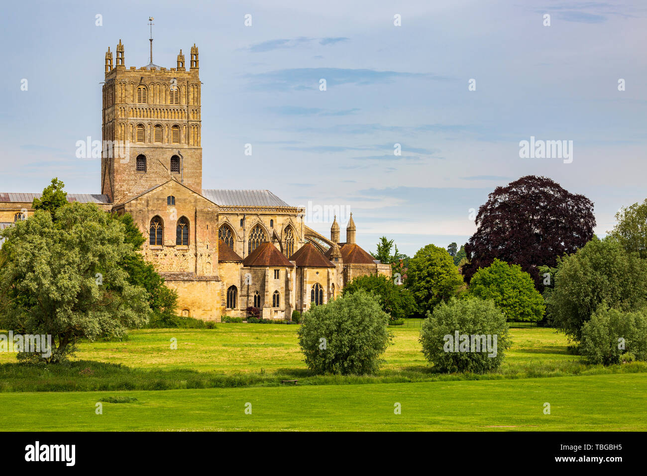 Der Glockenturm und Chor von Tewkesbury Abbey Church in Gloucestershire, England Stockfoto