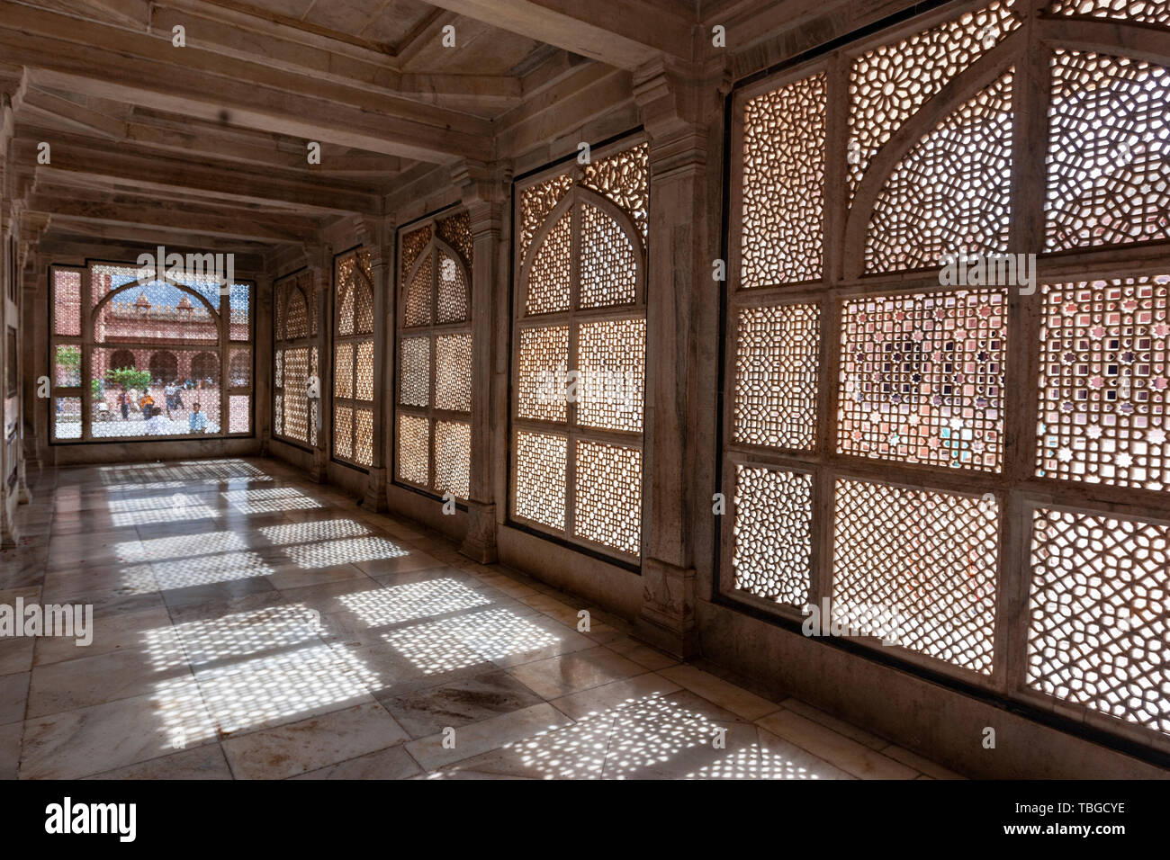 Komplizierte Jali, Stein gitterkonstruktion Fenster, Grab von Salim Chishti, Jama Masjid, Jama Moschee, Fatehpur Sikri, Agra Bezirk von Uttar Pradesh, Indien. Stockfoto