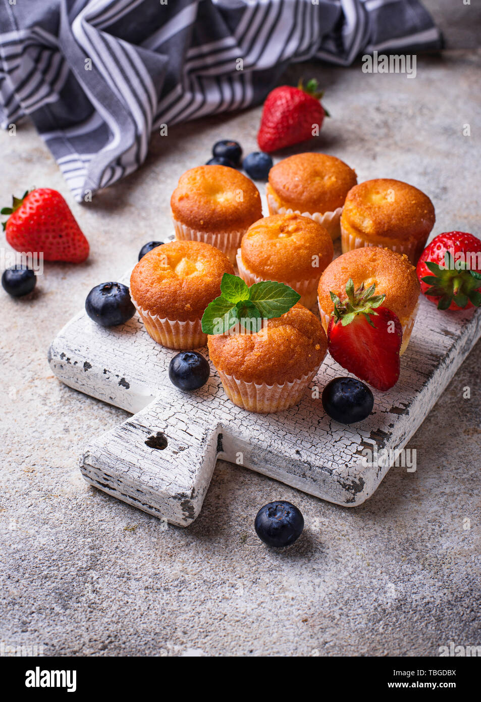 Mini Cupcakes Stockfotos und -bilder Kaufen - Alamy