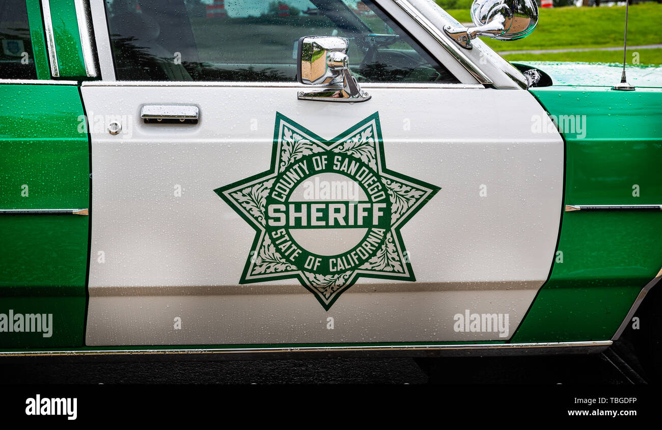 Vintage San Diego Kalifornien Sheriff Abzeichen an der Seite des Highway Patrol Polizei Wagen außerhalb des Jefferson Memorial in Washington, DC, USA am 13. geparkt Stockfoto
