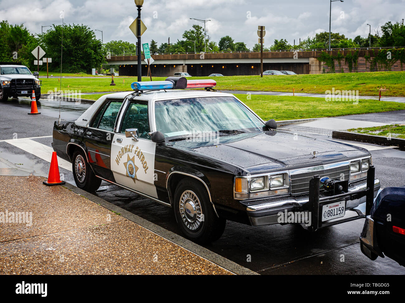 Vintage California Highway Patrol Polizei Wagen außerhalb des Jefferson Memorial in Washington, DC, USA am 13. Mai 2019 geparkt Stockfoto