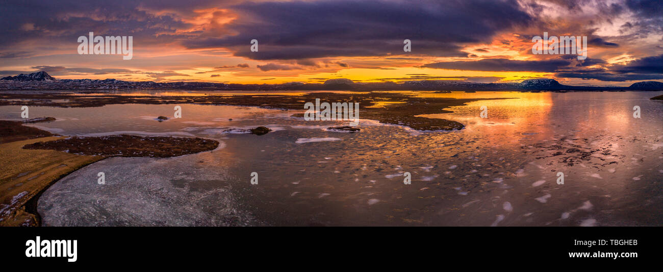 Winter Sonnenuntergang, See Myvatn, Island Stockfoto